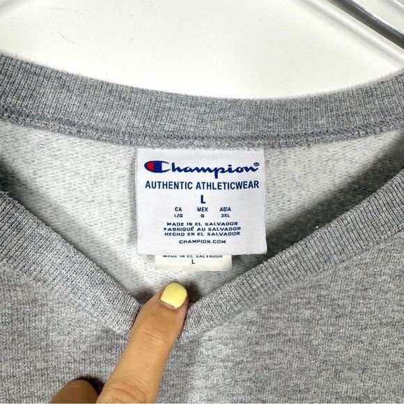 Champion Women’s Size Large Gray Carmel Crewneck Sweater Classic Design - Picture 4 of 8